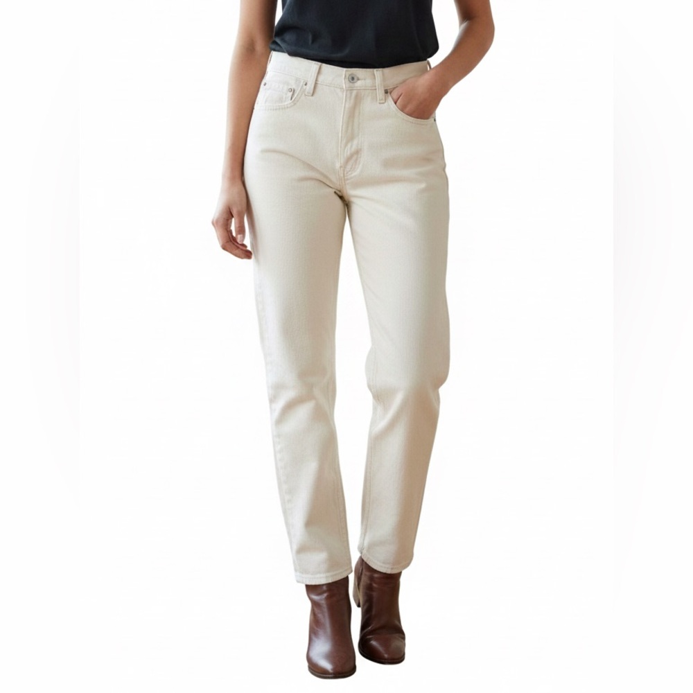 VINTAGE LEVI’S 550 Relaxed Fit Tapered Leg Jeans in Cream White